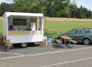 Wie nahe können wir Ihnen kommen? .... Auf der Herchenhainer Höhe regen große Parkplätze dazu an die Nähe zu suchen