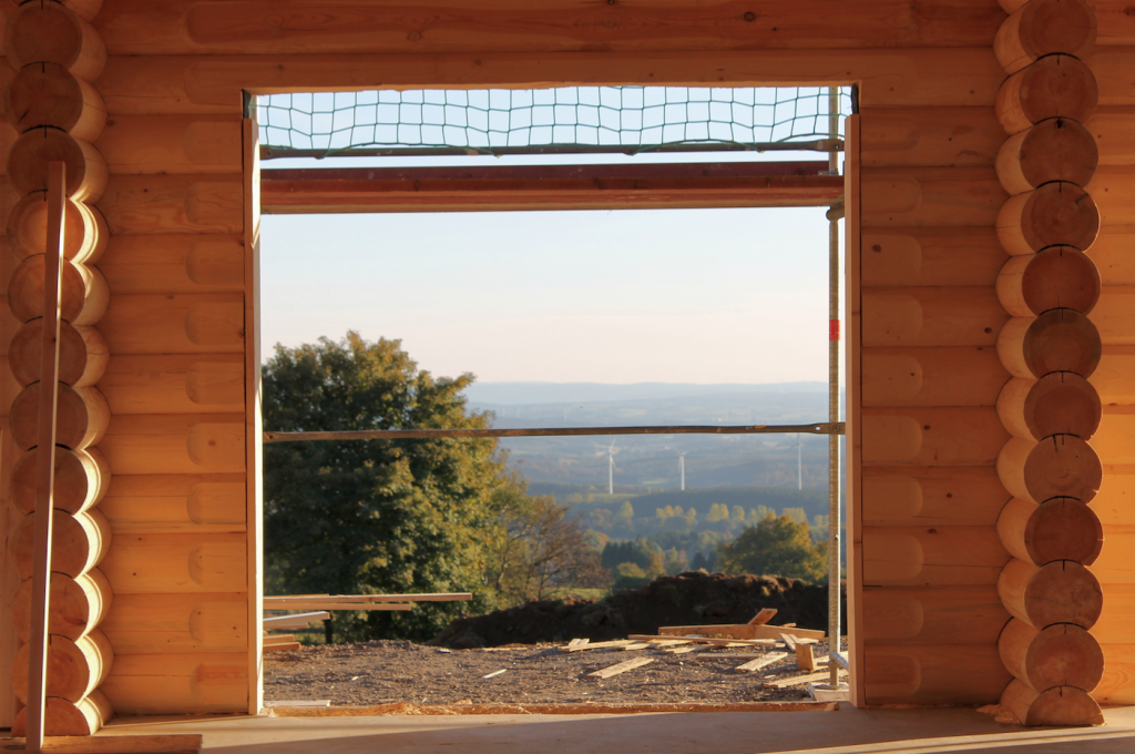 Der Ausblick aus dem Gastraum ist bereits zu erahnen